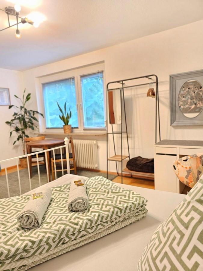 Doppelzimmer 2 I Geteiltes Bad & Kueche I Mit Dem Zug Nur 4 Min Bis Zum Hauptbahnhof Freiburg im Breisgau Eksteriør billede